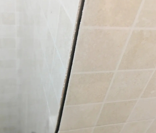 新建瓷砖空鼓维修公司分享阳台瓷砖脱落的修复过程可以分为以下几个步骤
